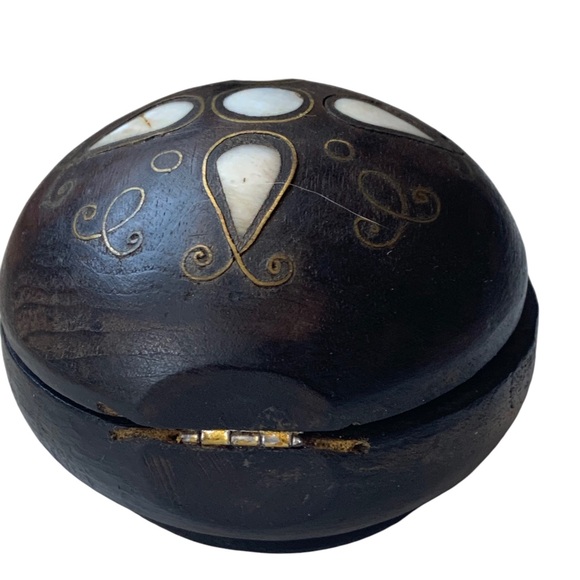 Vintage Walnut Wood Mother of Pearl MOP Inlay Red Velvet Interior Ring Gift Box - Picture 6 of 8